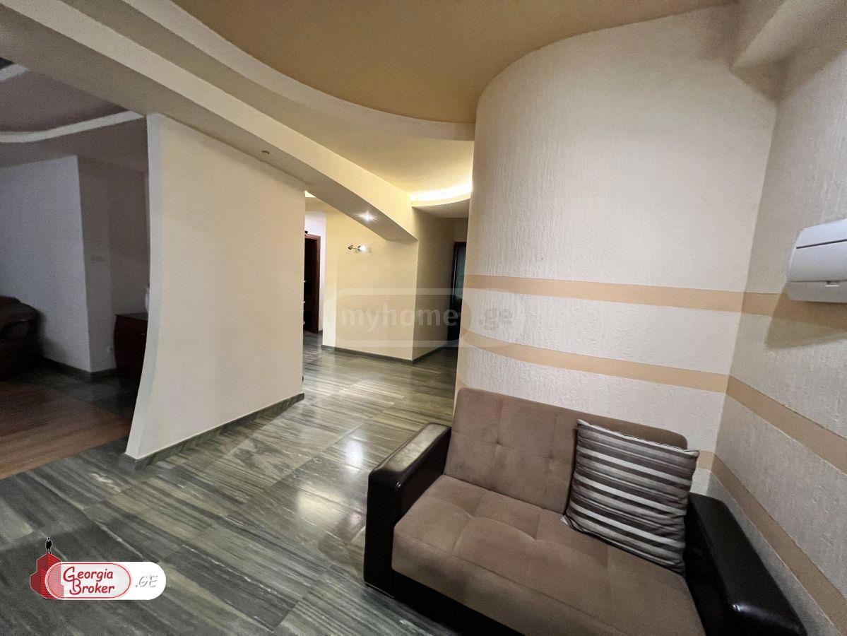 იყიდება ახალი გარემონტებული 6 ოთახიანი ბინა