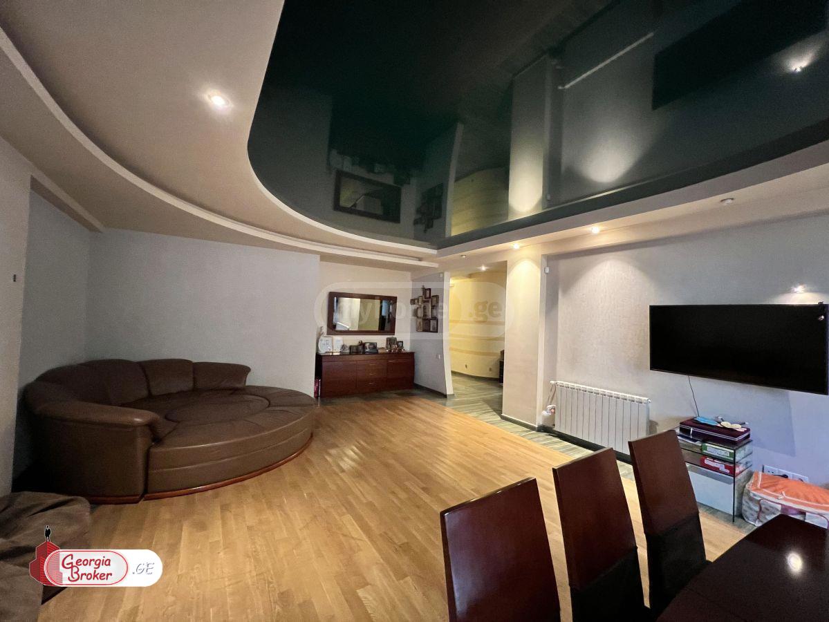 იყიდება ახალი გარემონტებული 6 ოთახიანი ბინა