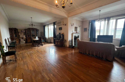 nearly repaired 6-room apartment for sale