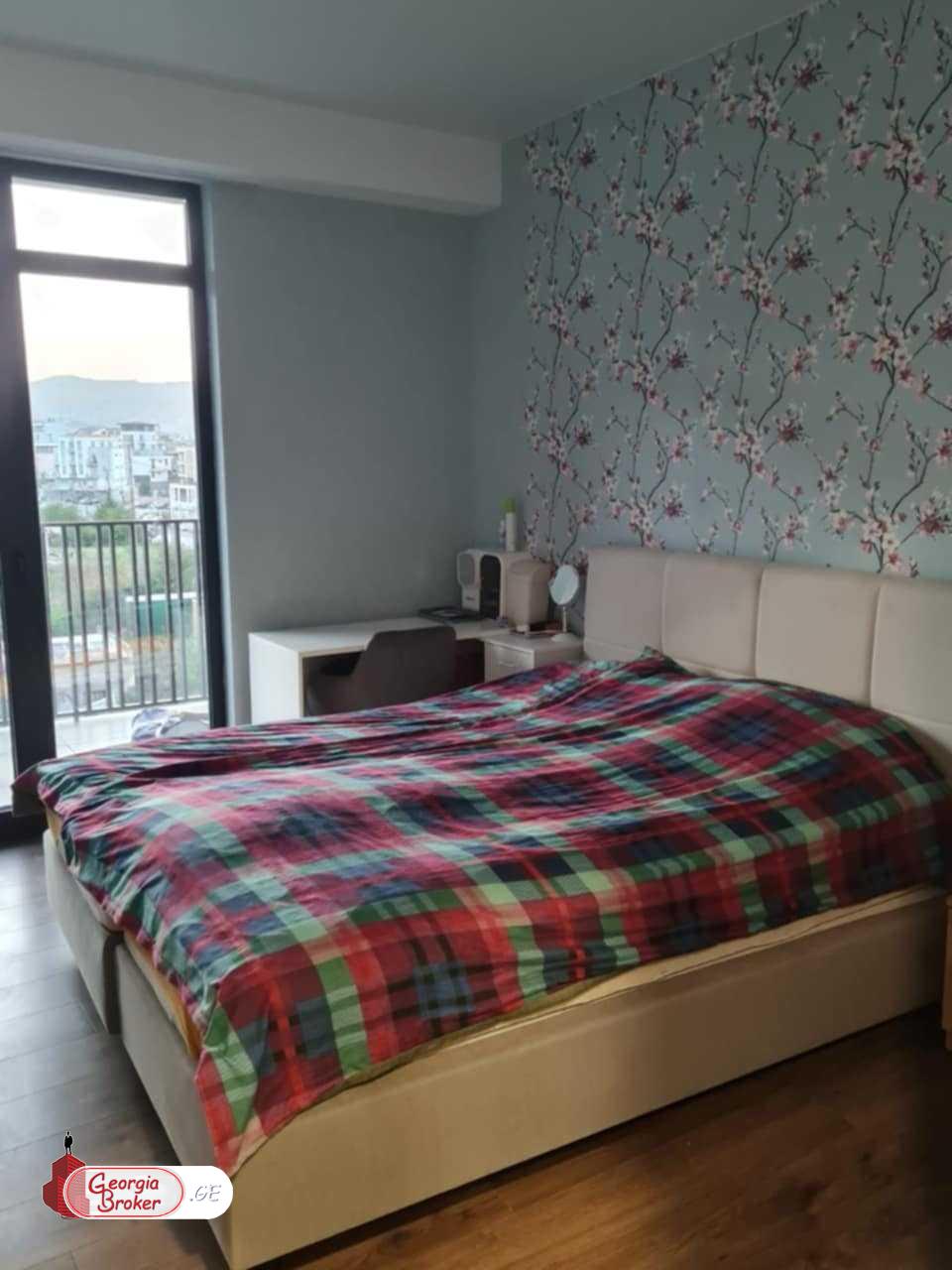 იყიდება ახალი გარემონტებული 4 ოთახიანი ბინა