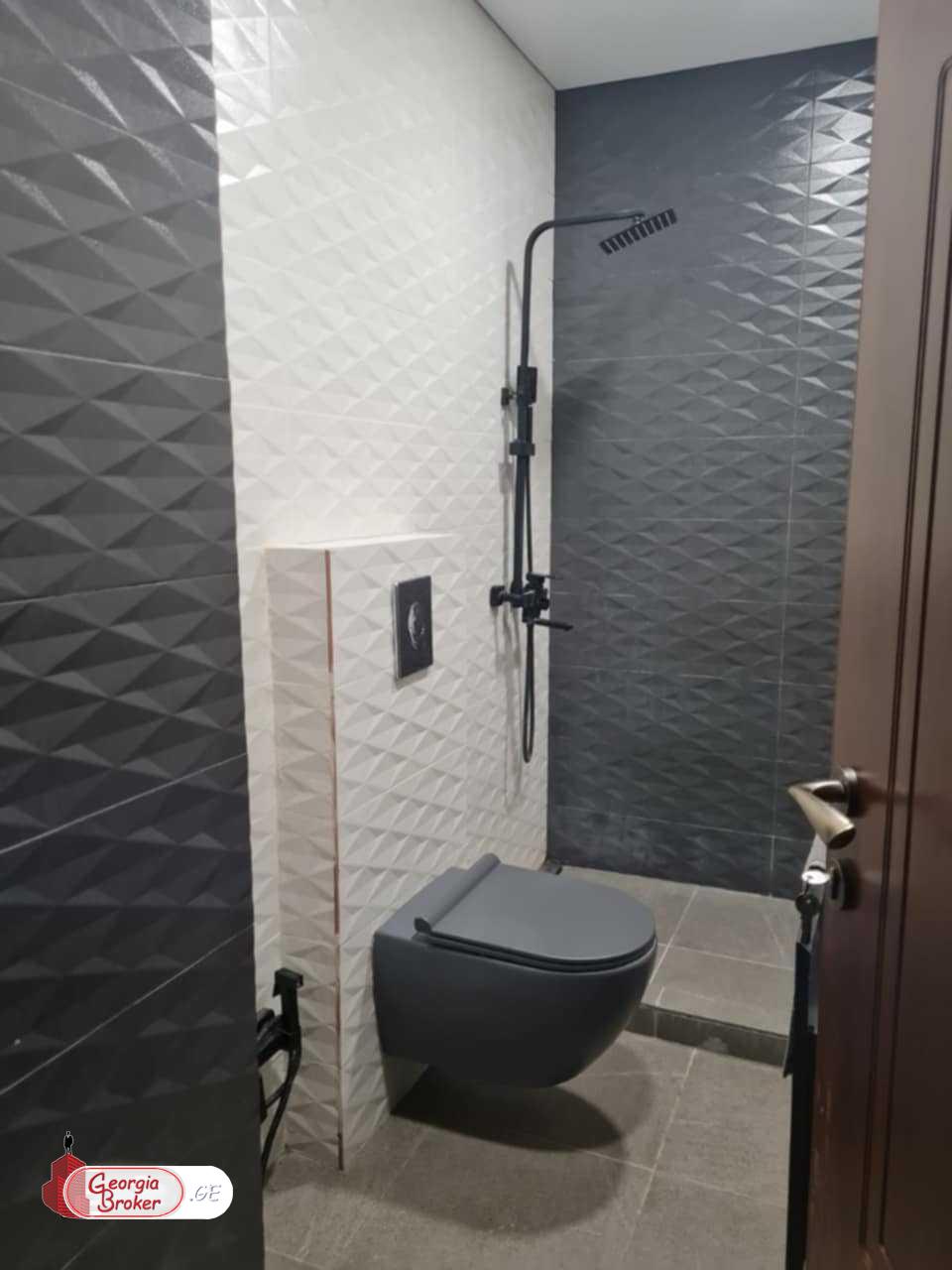 იყიდება ახალი გარემონტებული 4 ოთახიანი ბინა