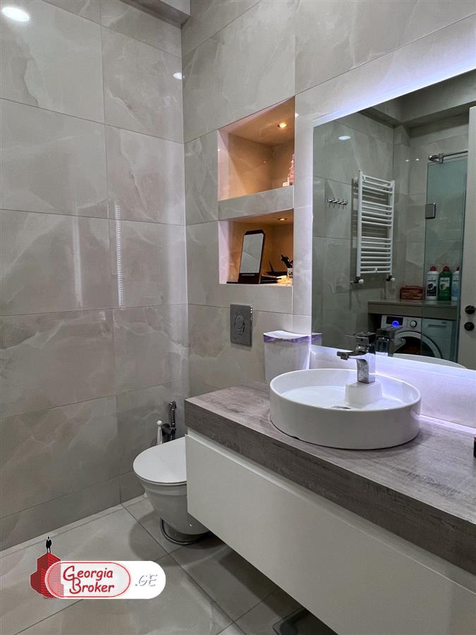 იყიდება ახალი გარემონტებული 2 ოთახიანი ბინა