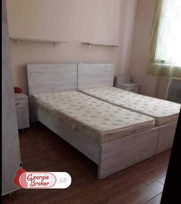 продается квартира со старым ремонтом 3-комнаты