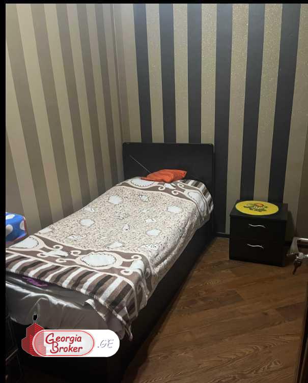 продается квартира с новым ремонтом 4-комнаты