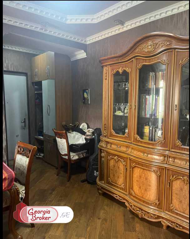 продается квартира с новым ремонтом 4-комнаты