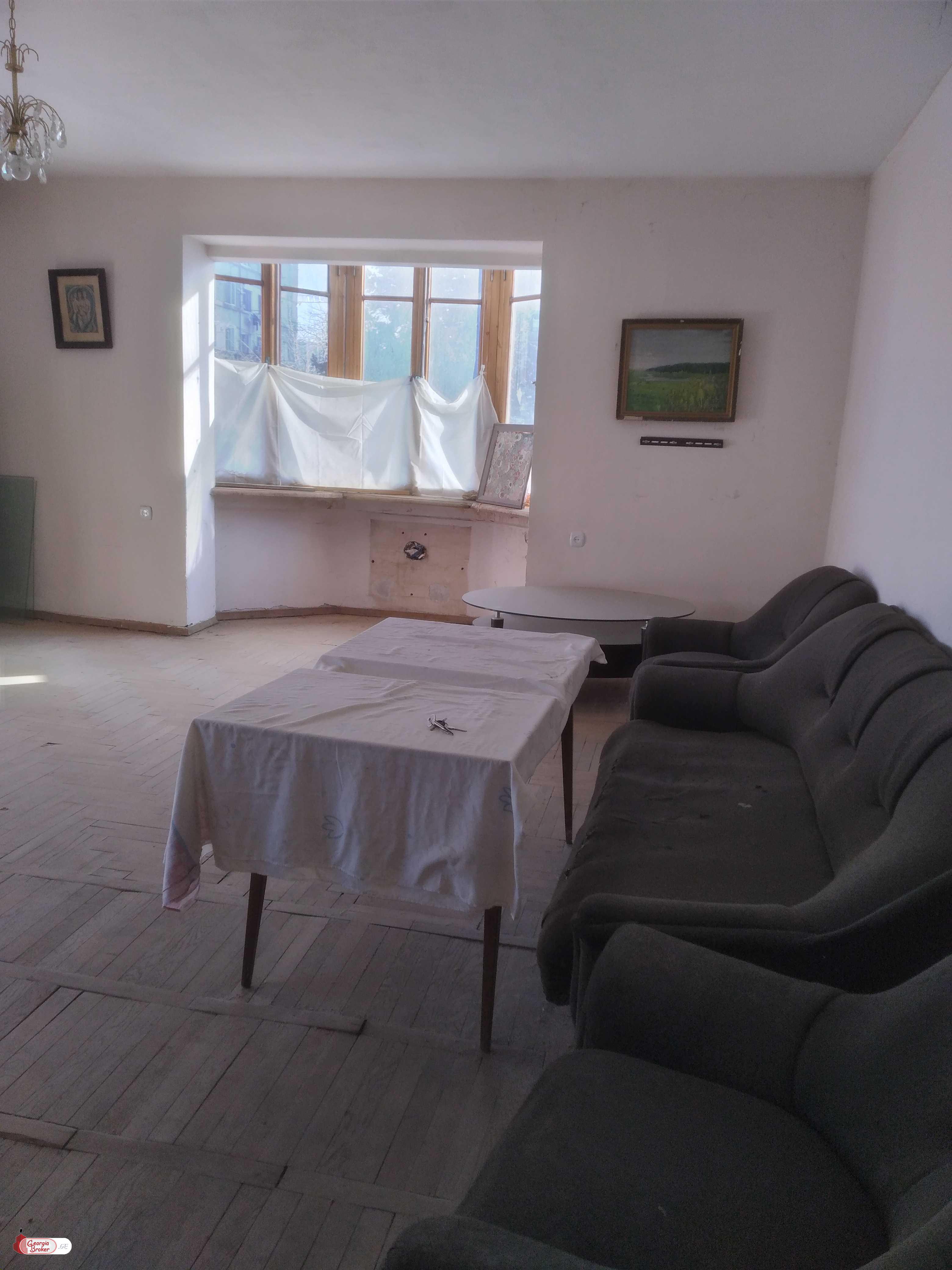 იყიდება სარემონტო 3 ოთახიანი ბინა