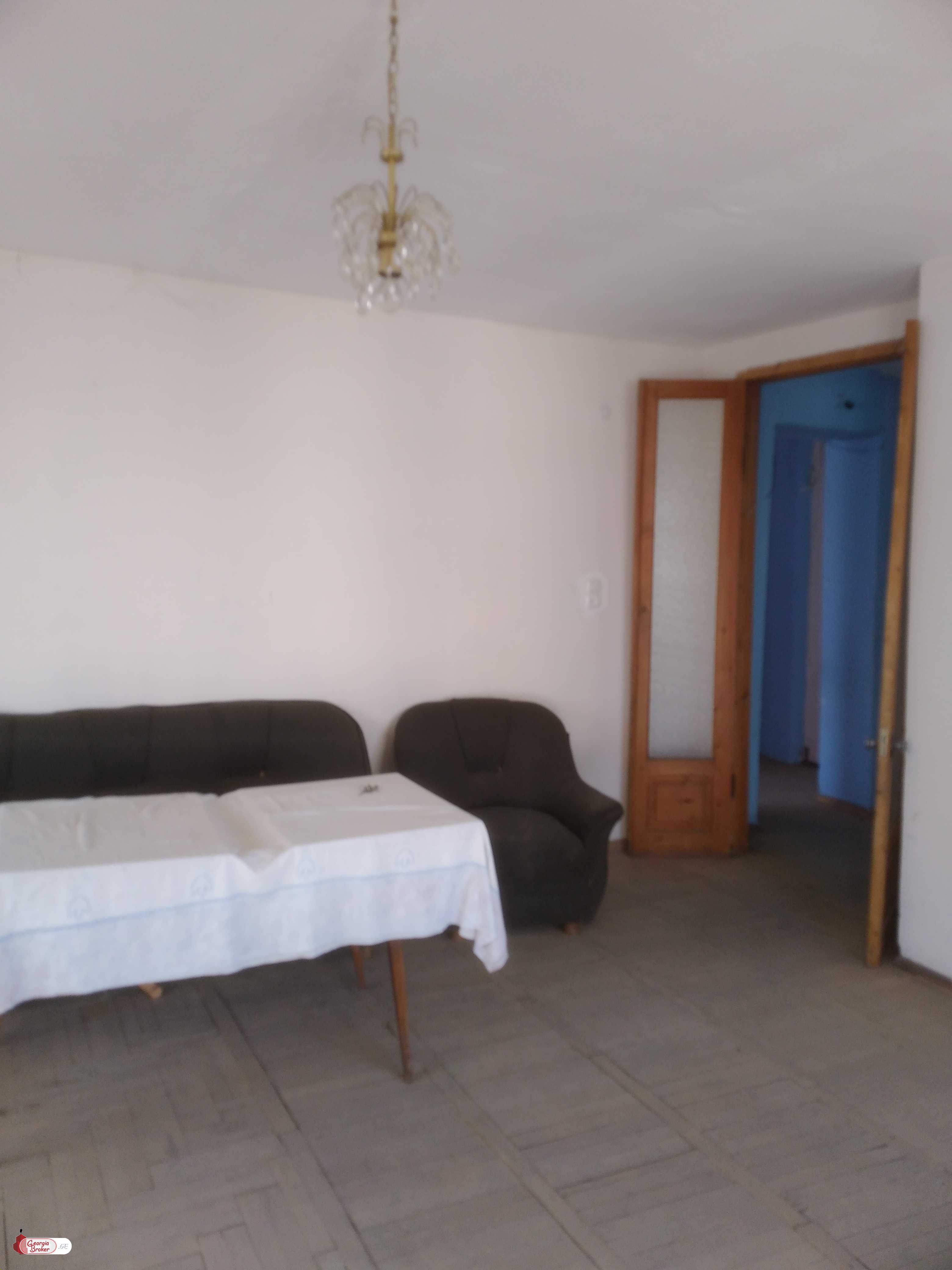 იყიდება სარემონტო 3 ოთახიანი ბინა