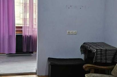 იყიდება ძველი გარემონტებული 3 ოთახიანი ბინა