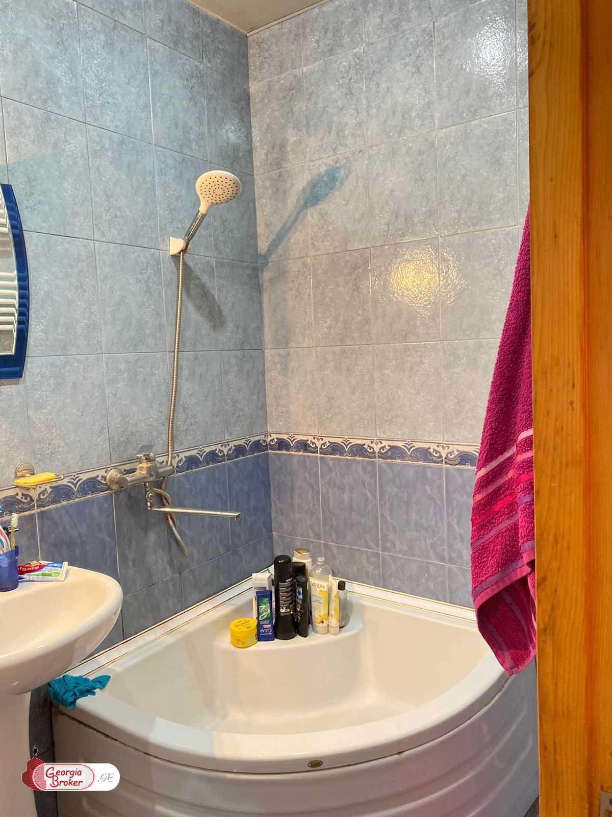 იყიდება ახალი გარემონტებული 3 ოთახიანი ბინა