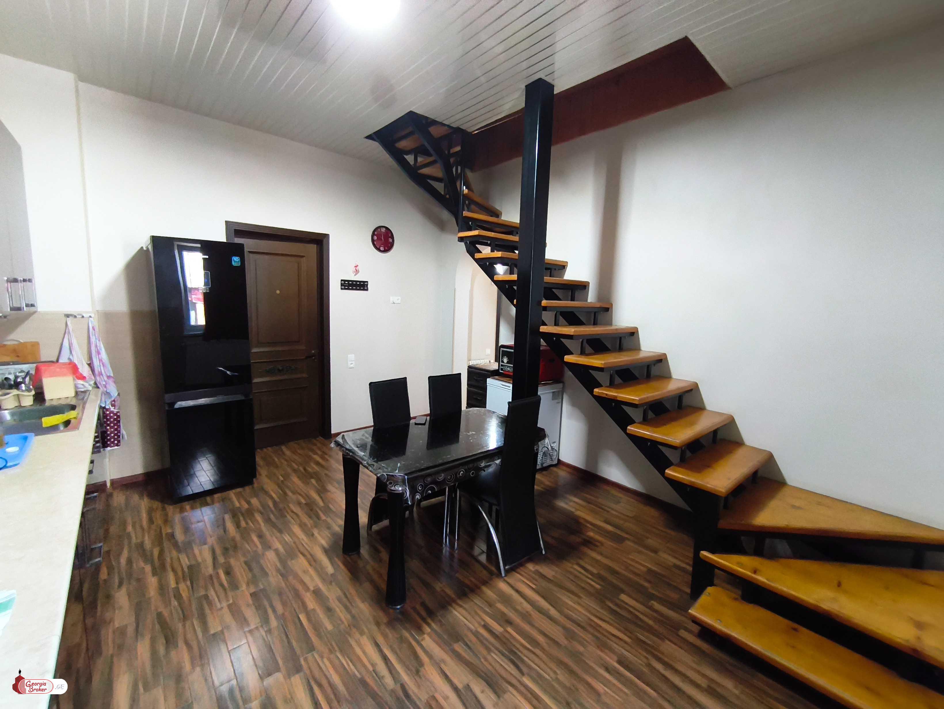 იყიდება ახალი გარემონტებული 3 ოთახიანი სახლი