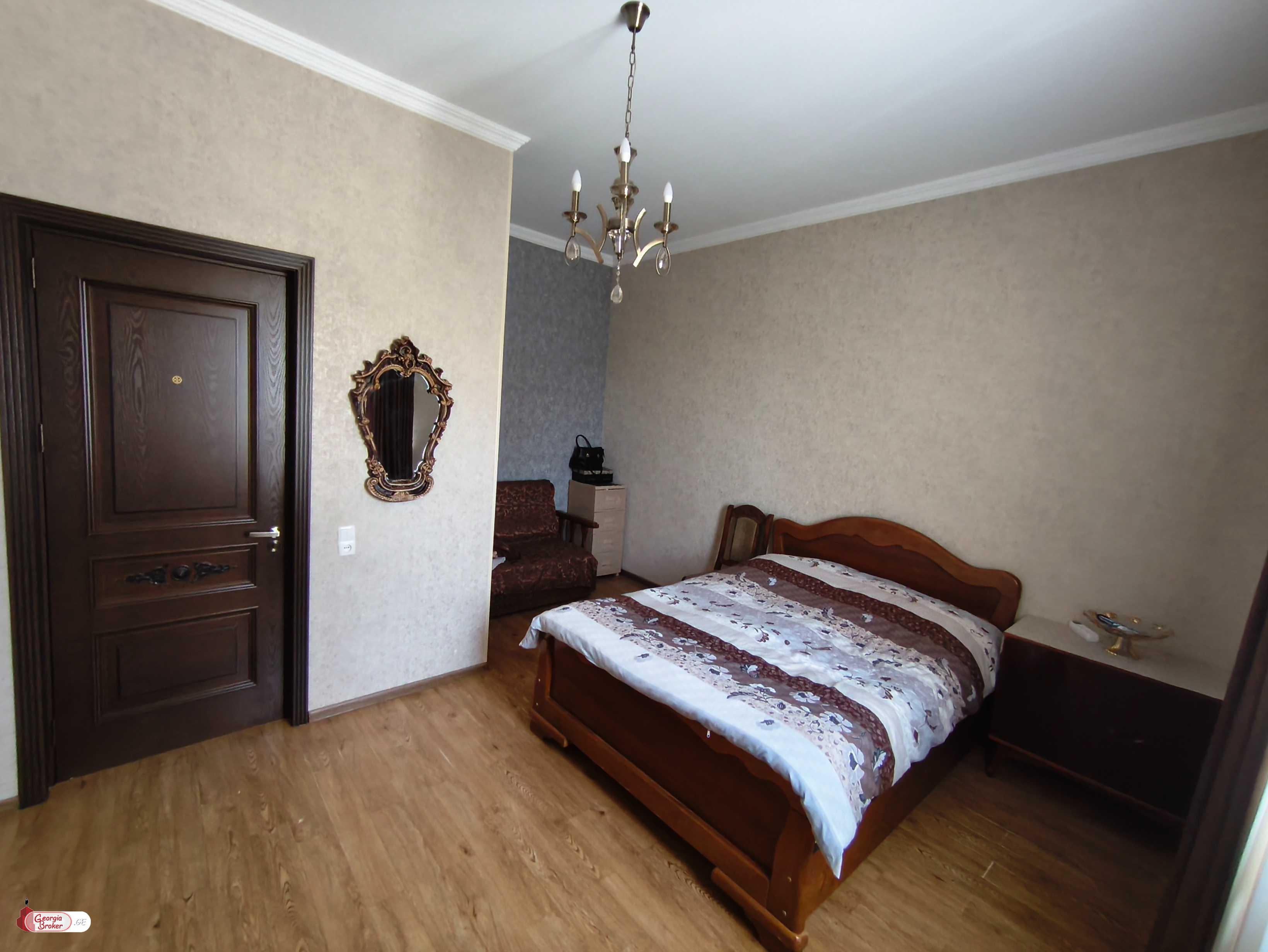 იყიდება ახალი გარემონტებული 3 ოთახიანი სახლი