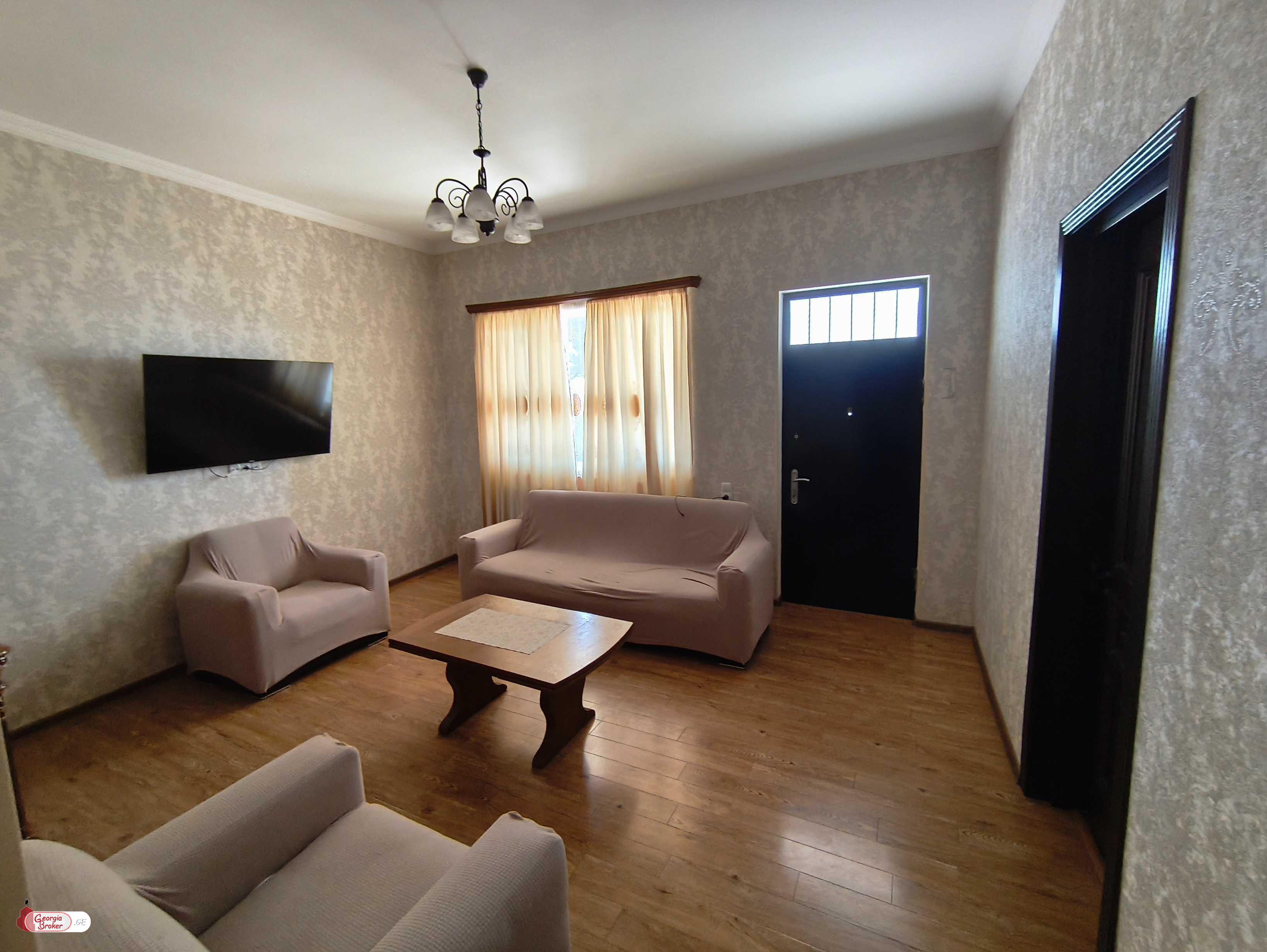 იყიდება ახალი გარემონტებული 3 ოთახიანი სახლი