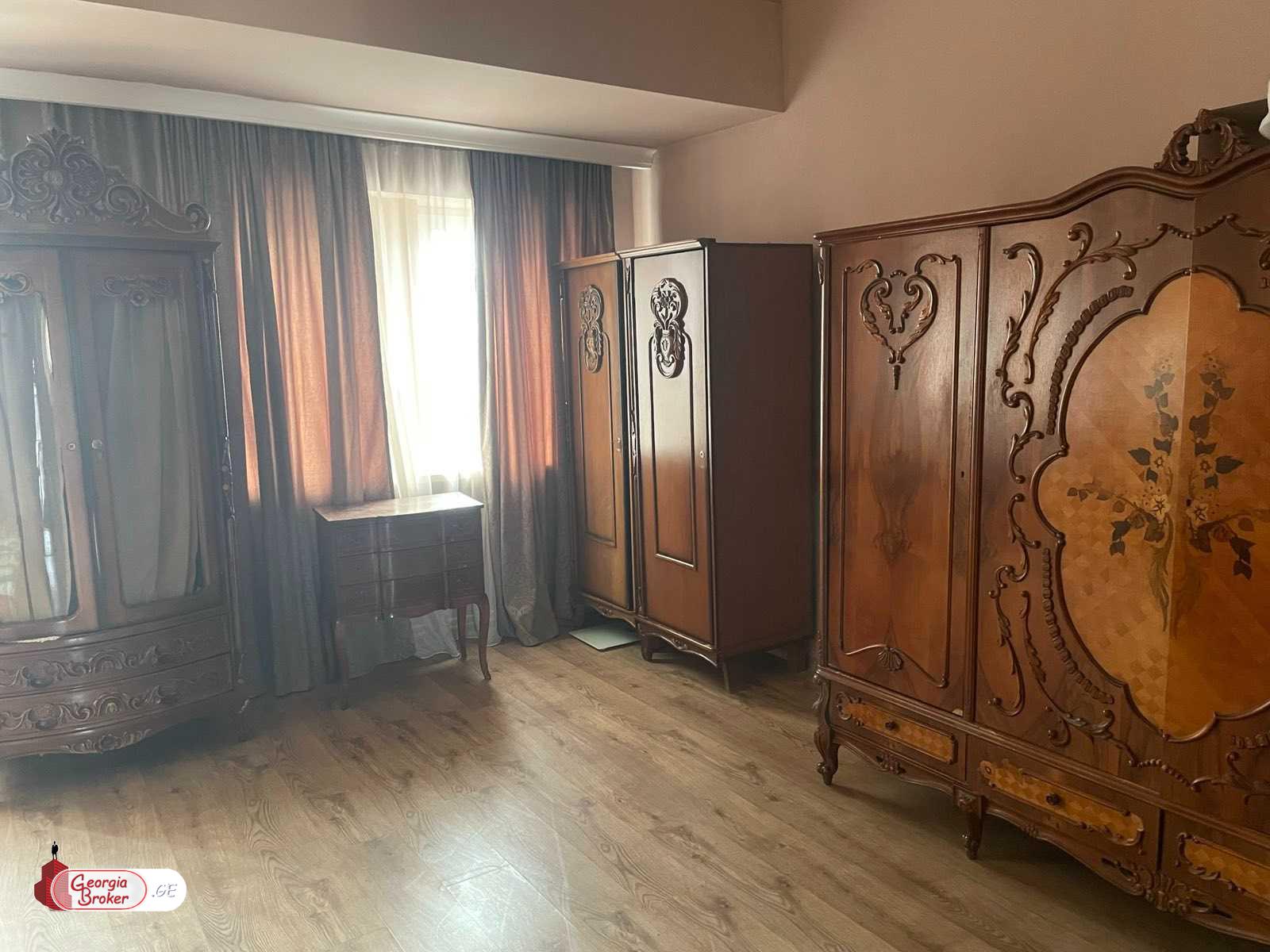 იყიდება ახალი გარემონტებული 4 ოთახიანი ბინა