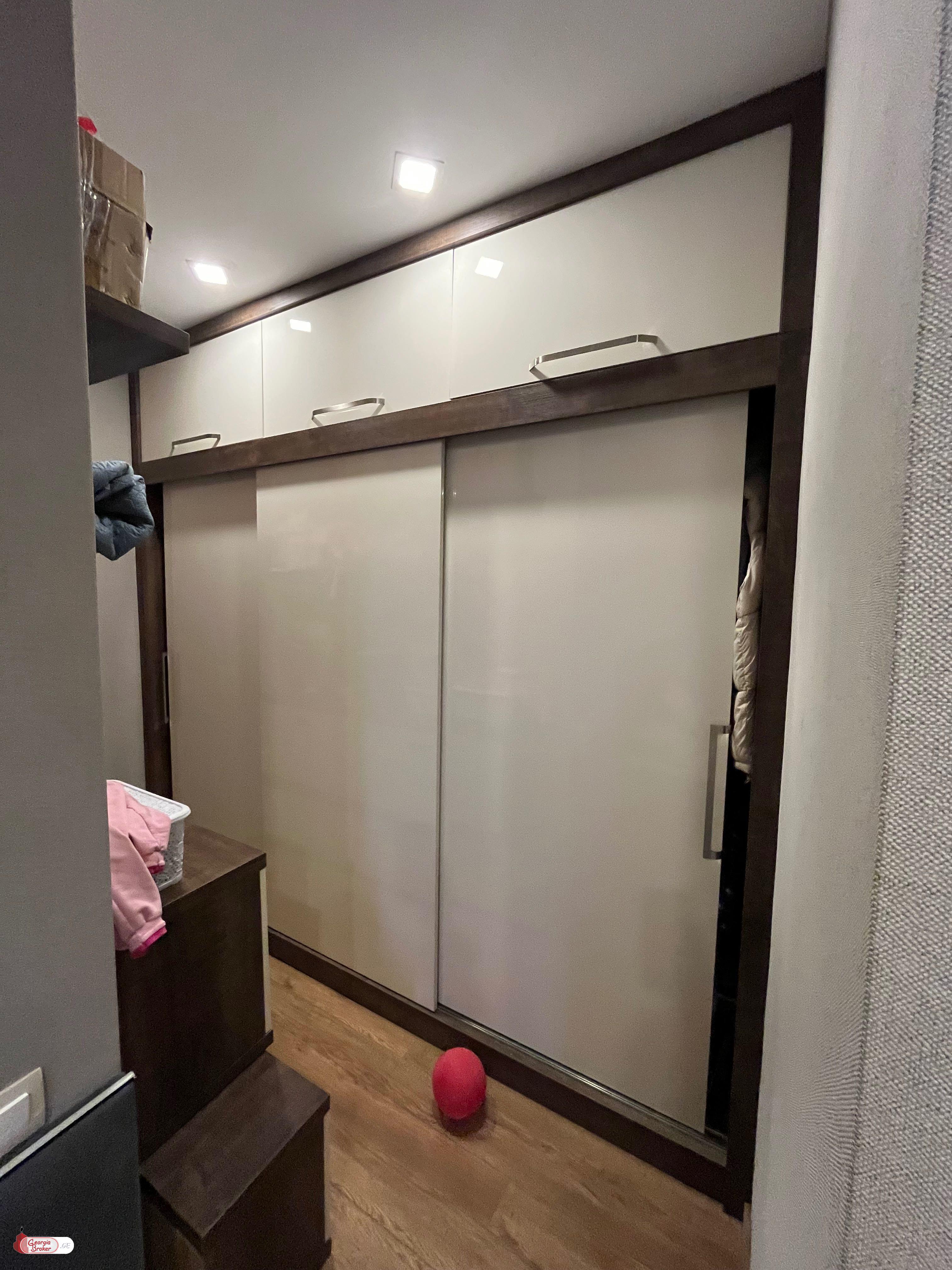 იყიდება ახალი გარემონტებული 3 ოთახიანი ბინა