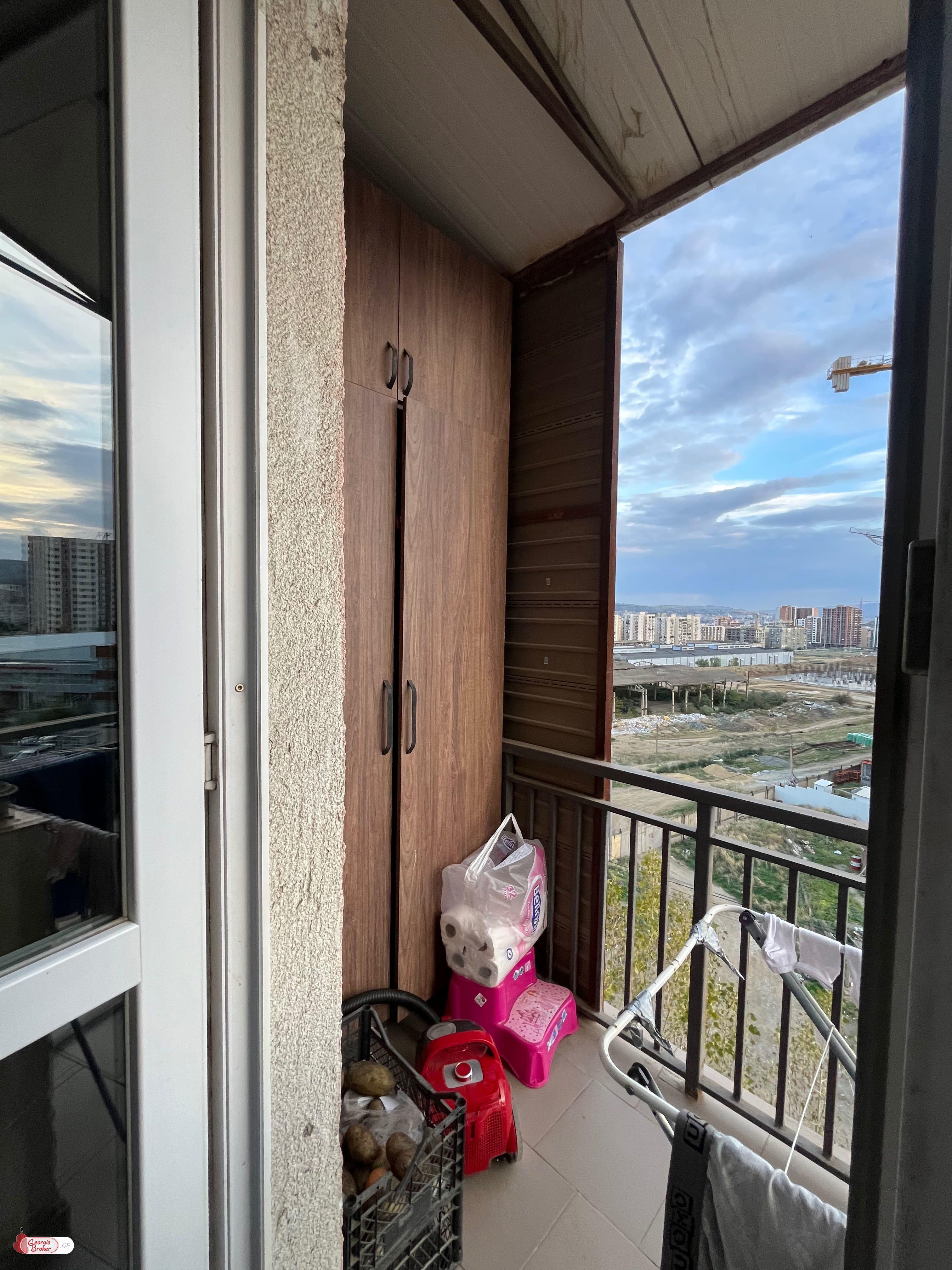 იყიდება ახალი გარემონტებული 3 ოთახიანი ბინა