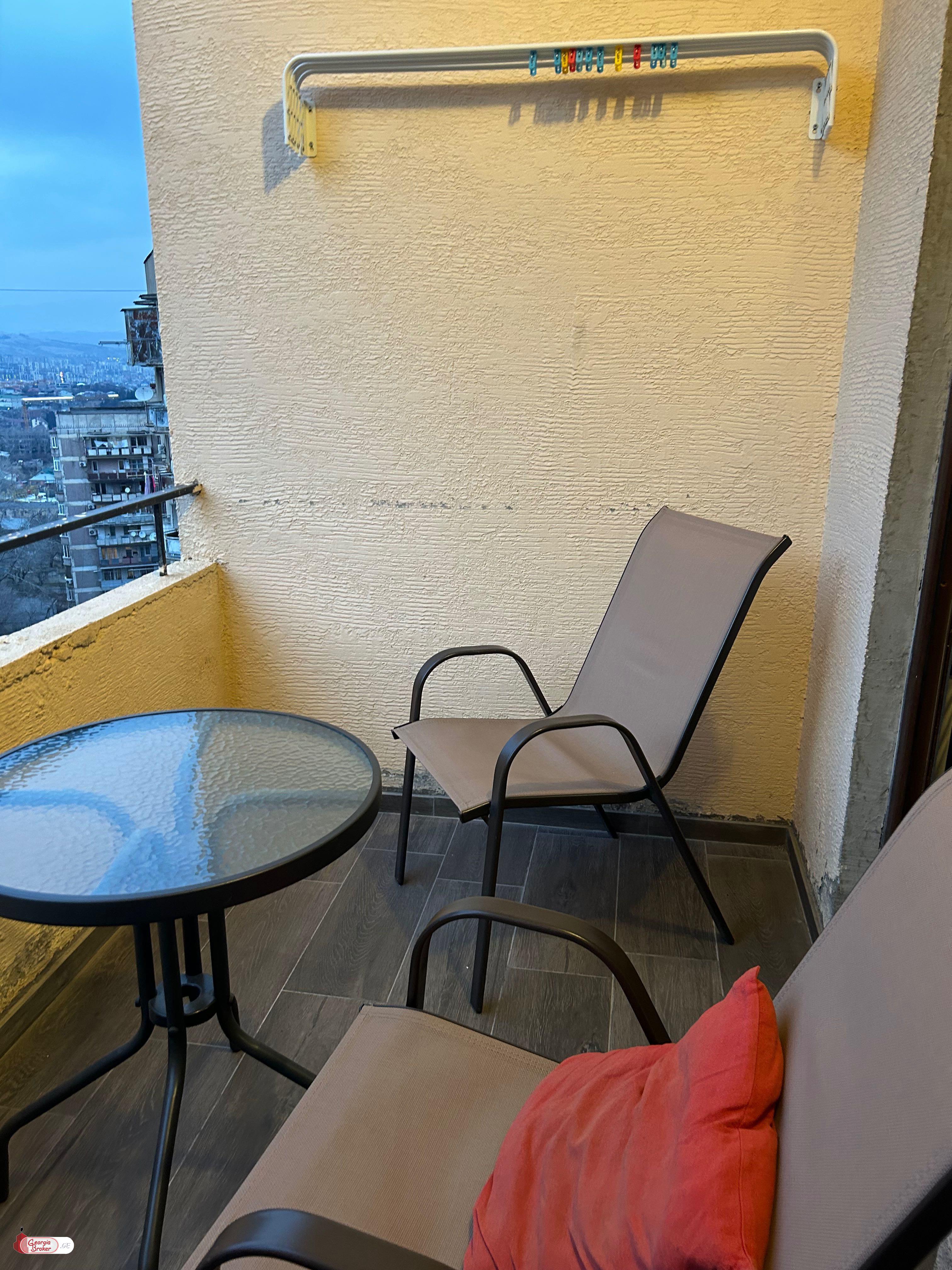 იყიდება ახალი გარემონტებული 2 ოთახიანი ბინა