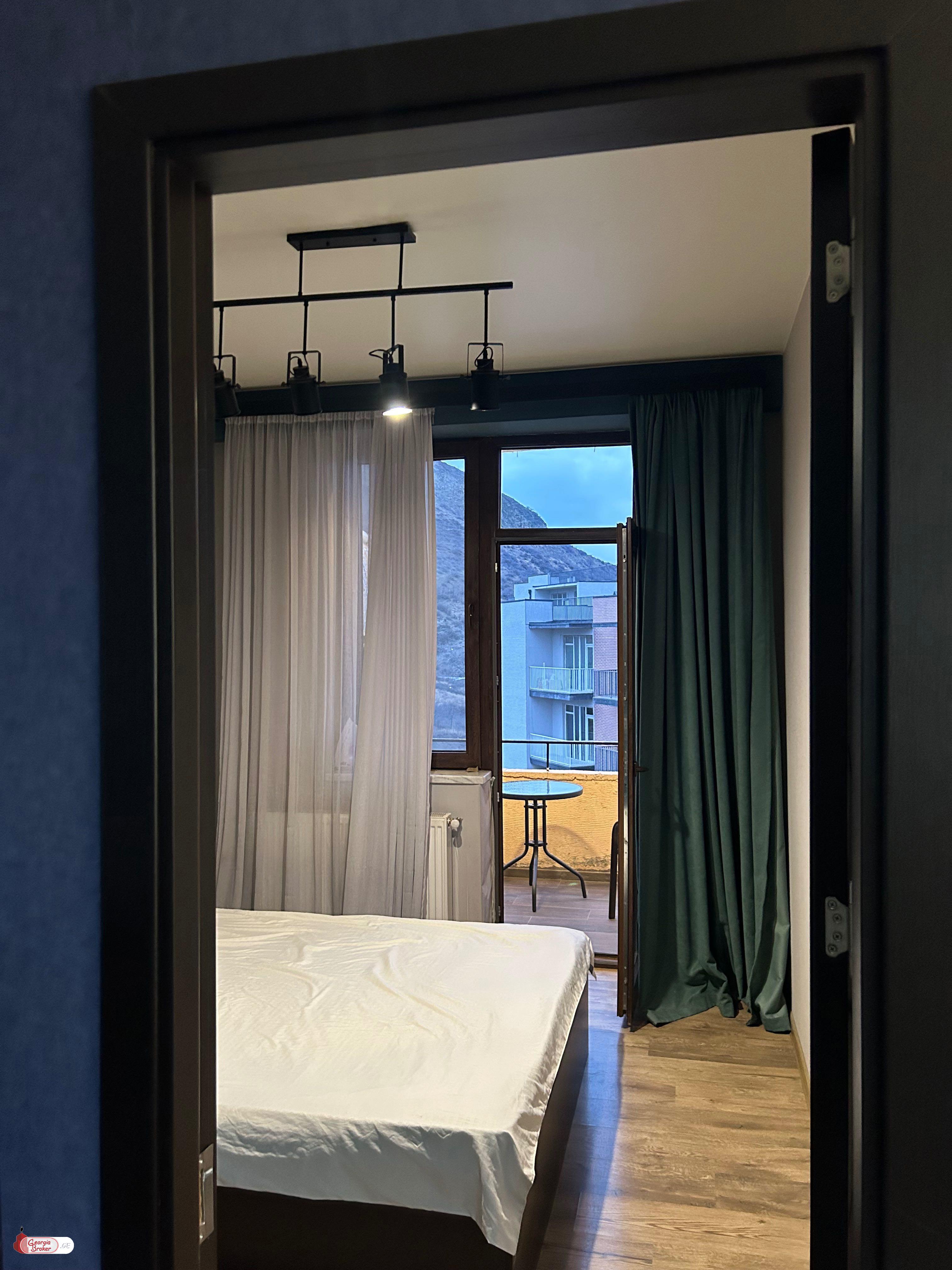 იყიდება ახალი გარემონტებული 2 ოთახიანი ბინა