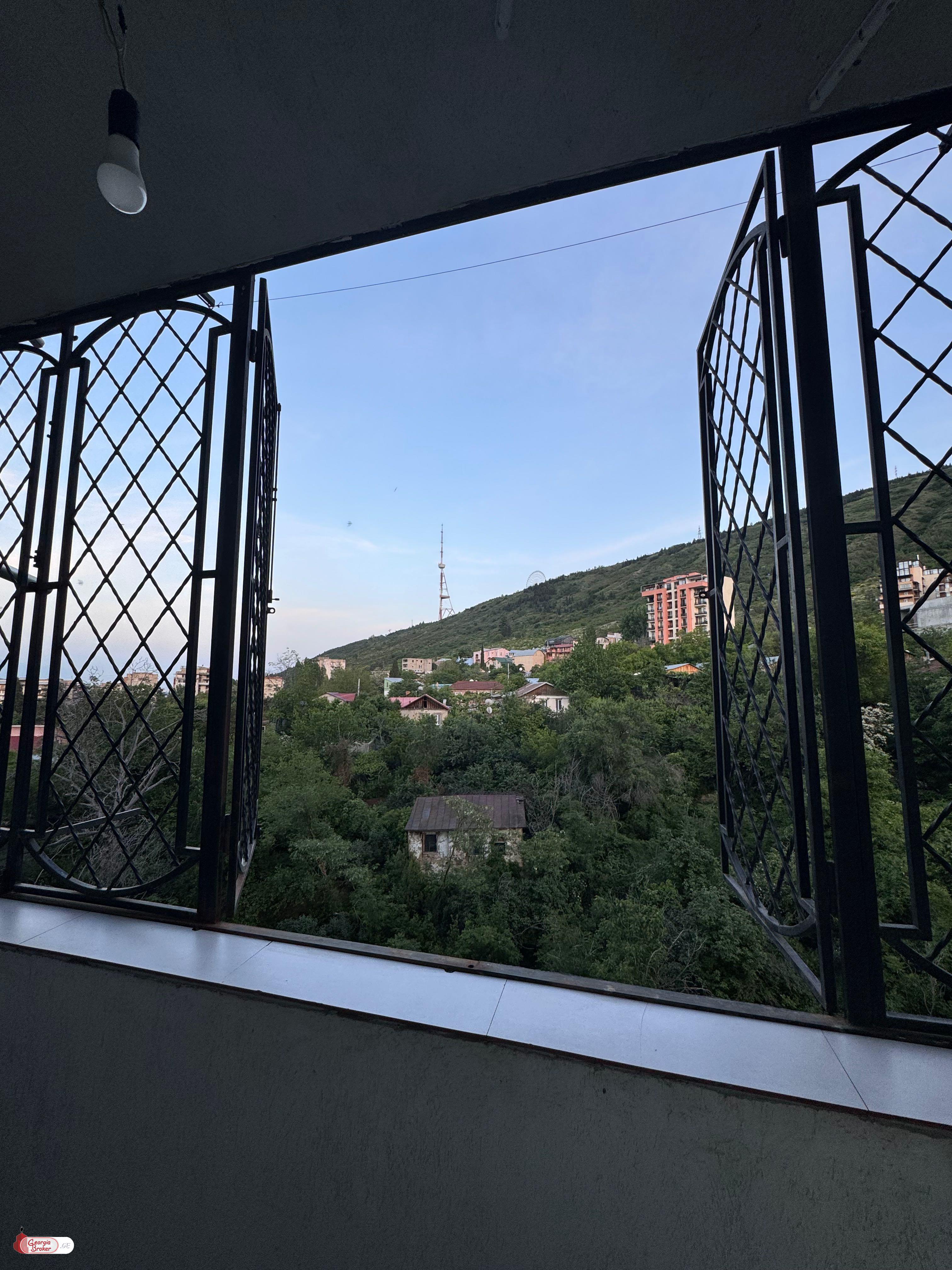 იყიდება ახალი გარემონტებული 3 ოთახიანი ბინა