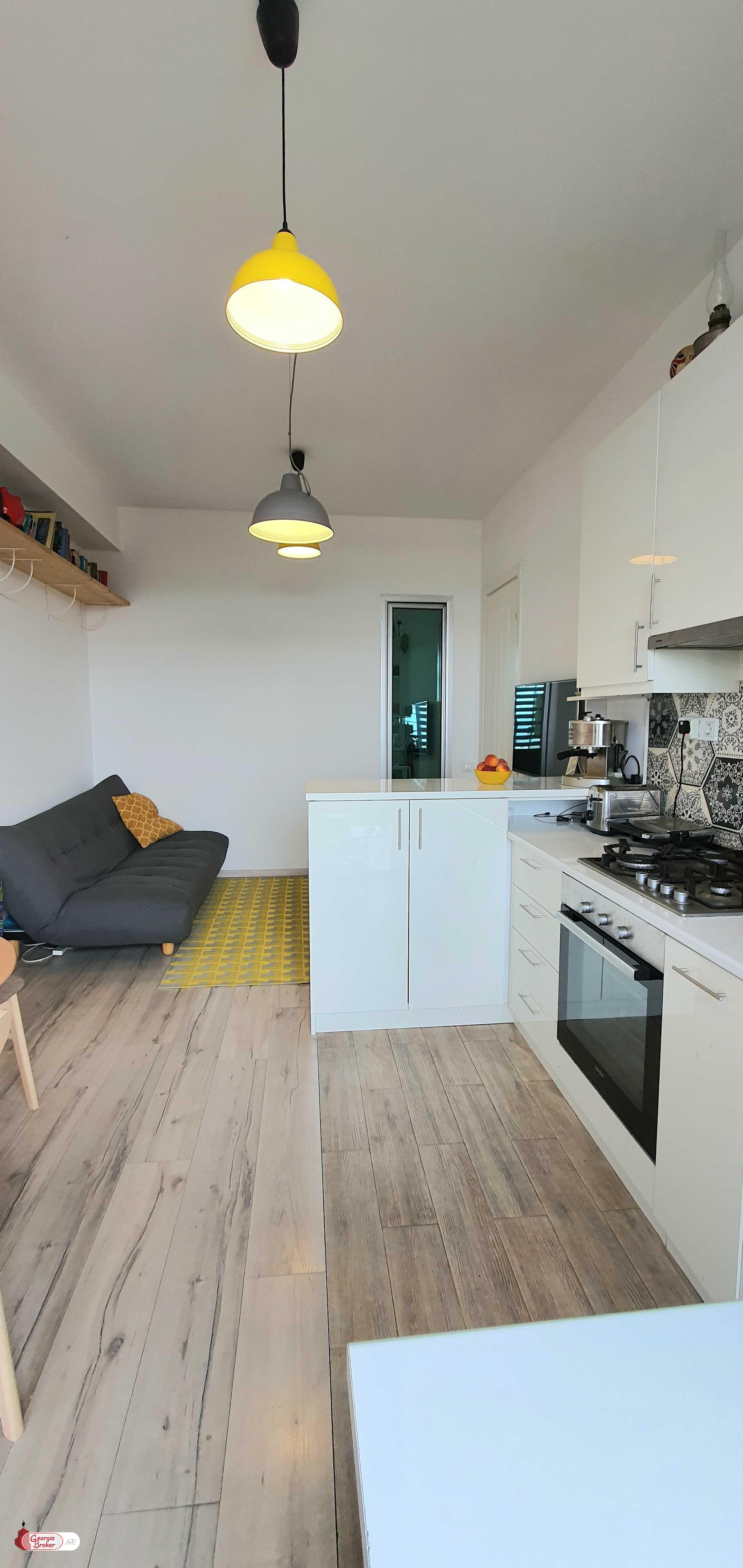 продается квартира с новым ремонтом 3-комнаты