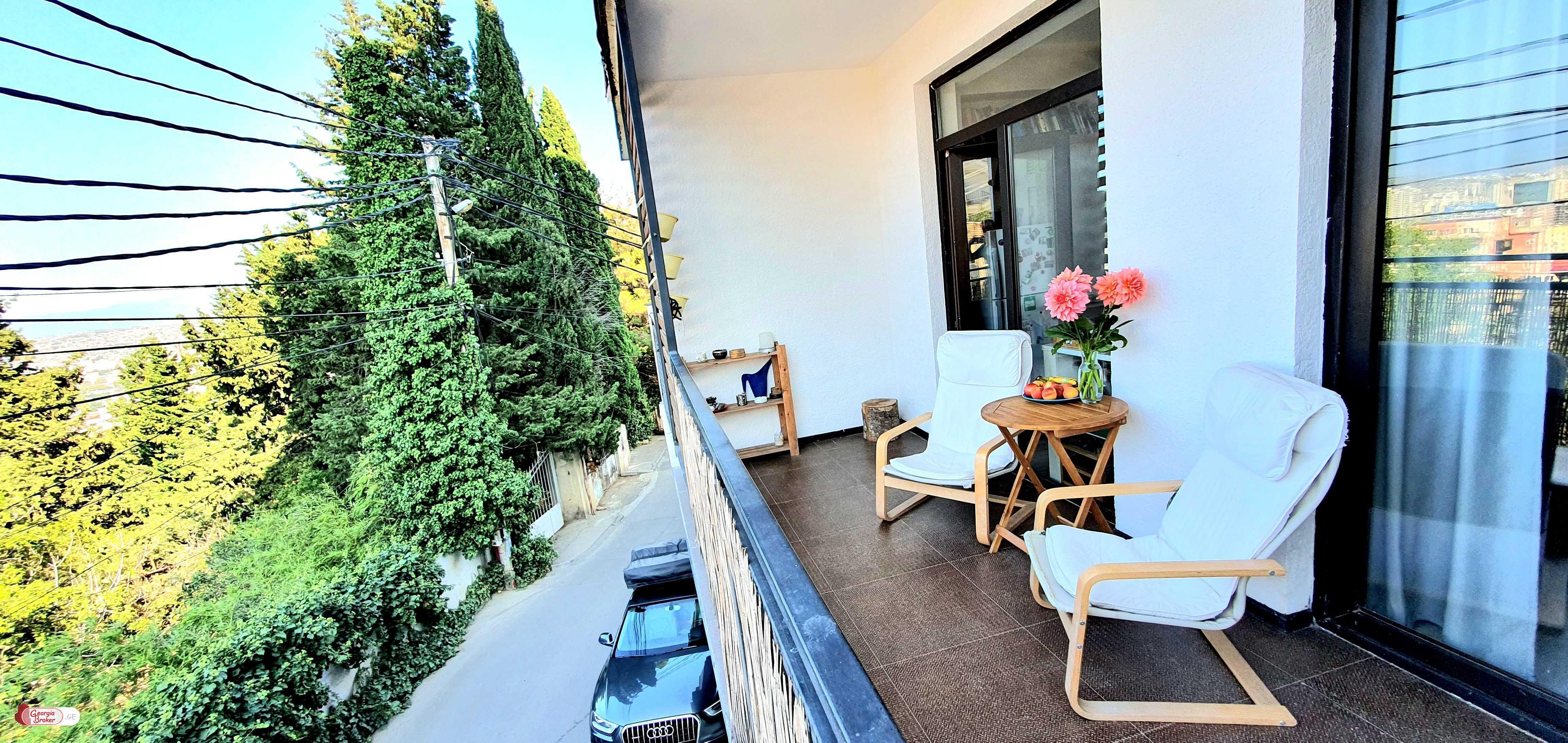 продается квартира с новым ремонтом 3-комнаты