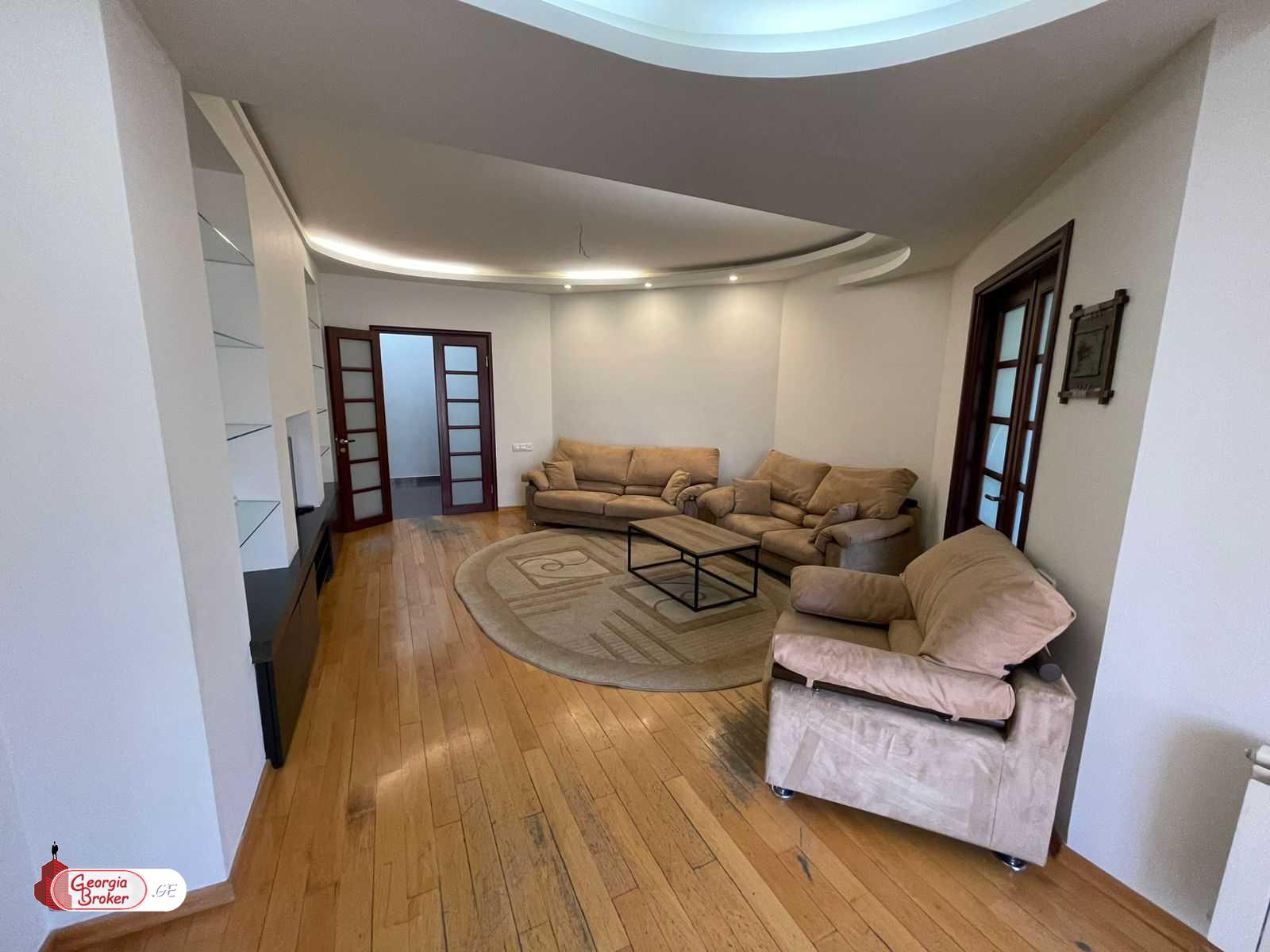 продается квартира с новым ремонтом 3-комнаты