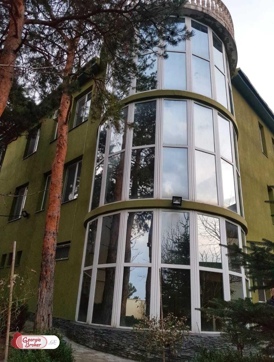 nearly repaired 8-room house for rent