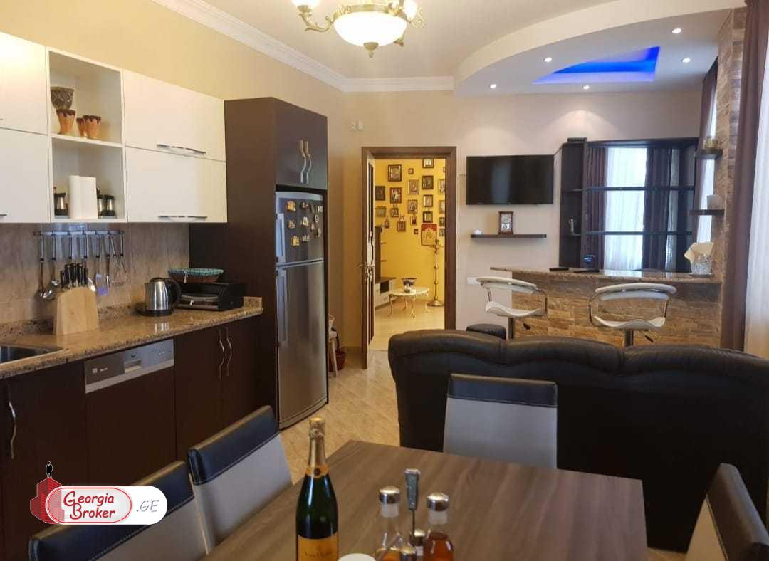 nearly repaired 8-room house for rent