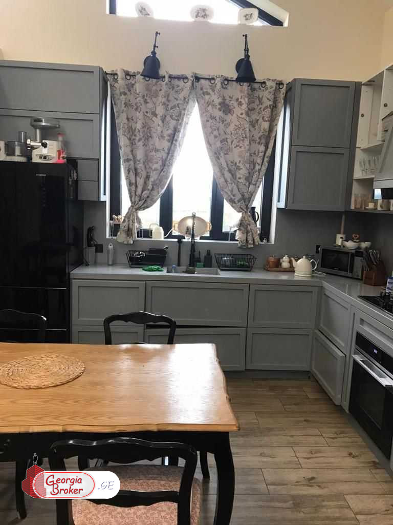 nearly repaired 7-room house for rent