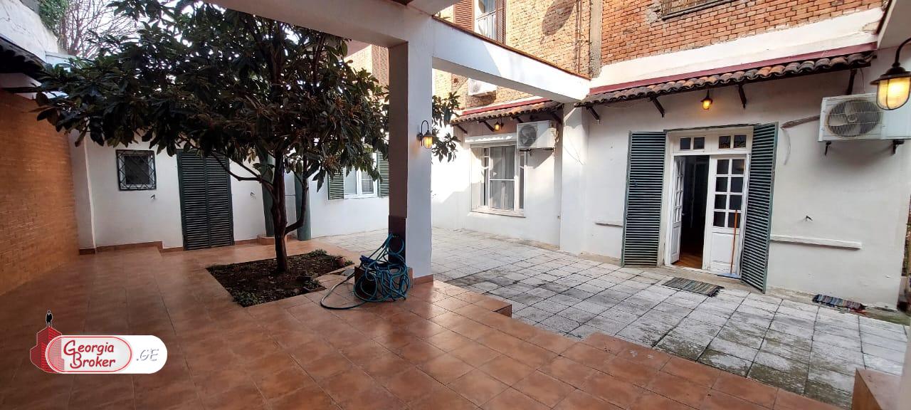 продается офис с новым ремонтом 7-комнат