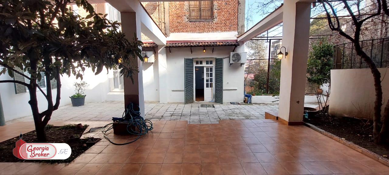 продается офис с новым ремонтом 7-комнат