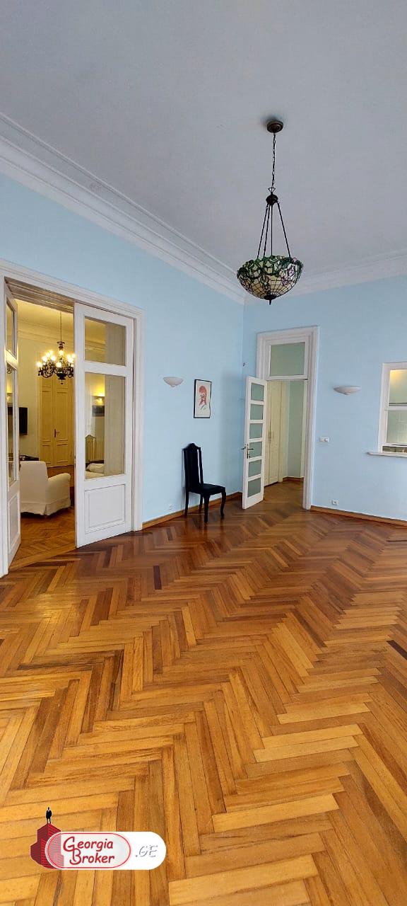 продается офис с новым ремонтом 7-комнат