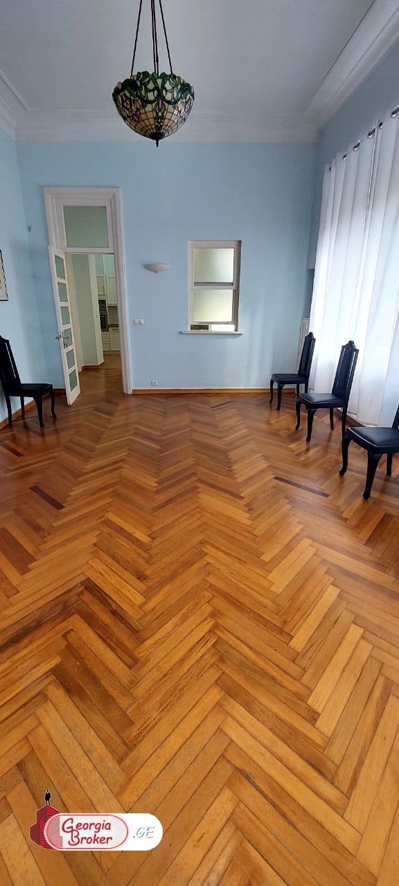 продается офис с новым ремонтом 7-комнат