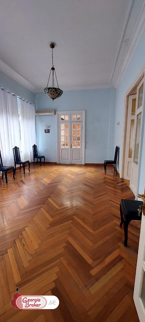 продается офис с новым ремонтом 7-комнат