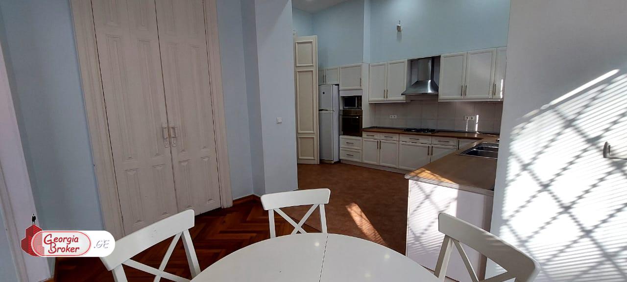 продается офис с новым ремонтом 7-комнат