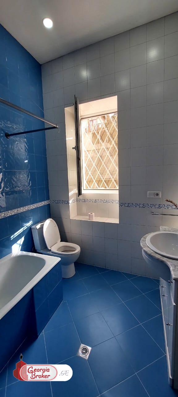 продается офис с новым ремонтом 7-комнат