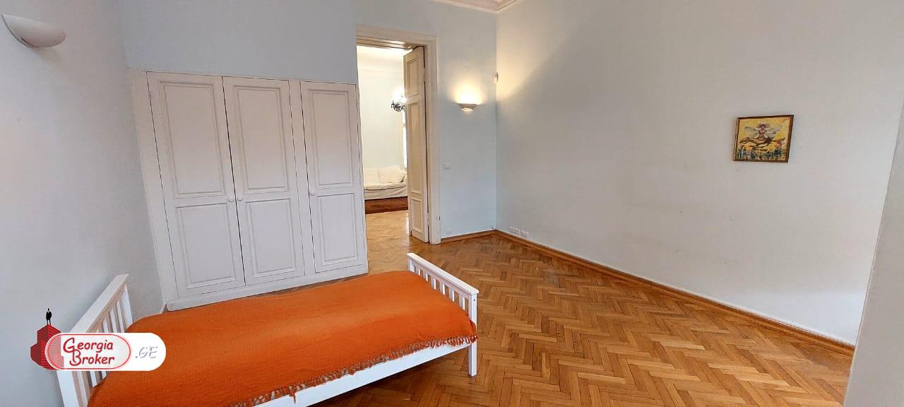 продается квартира с новым ремонтом 7-комнат