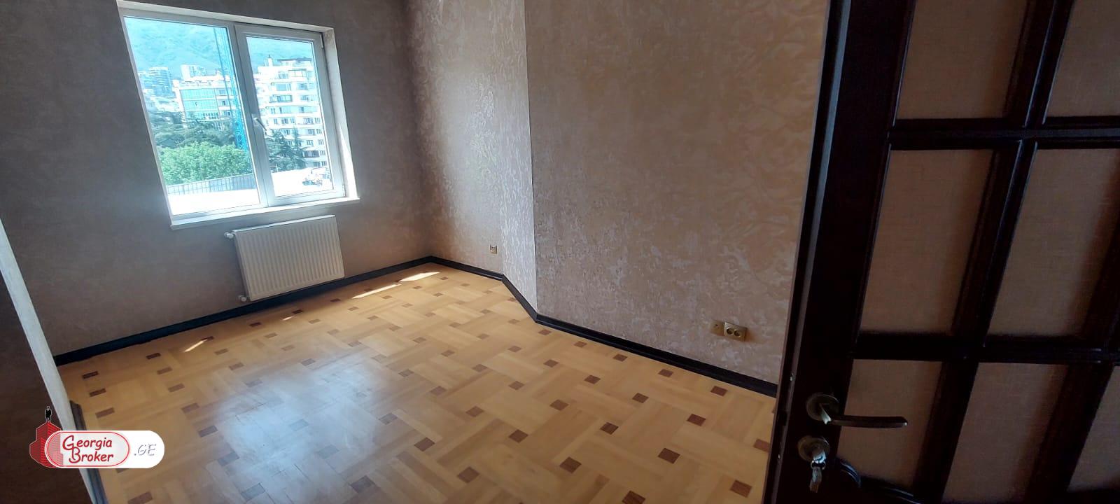 nearly repaired 6-room apartment for sale