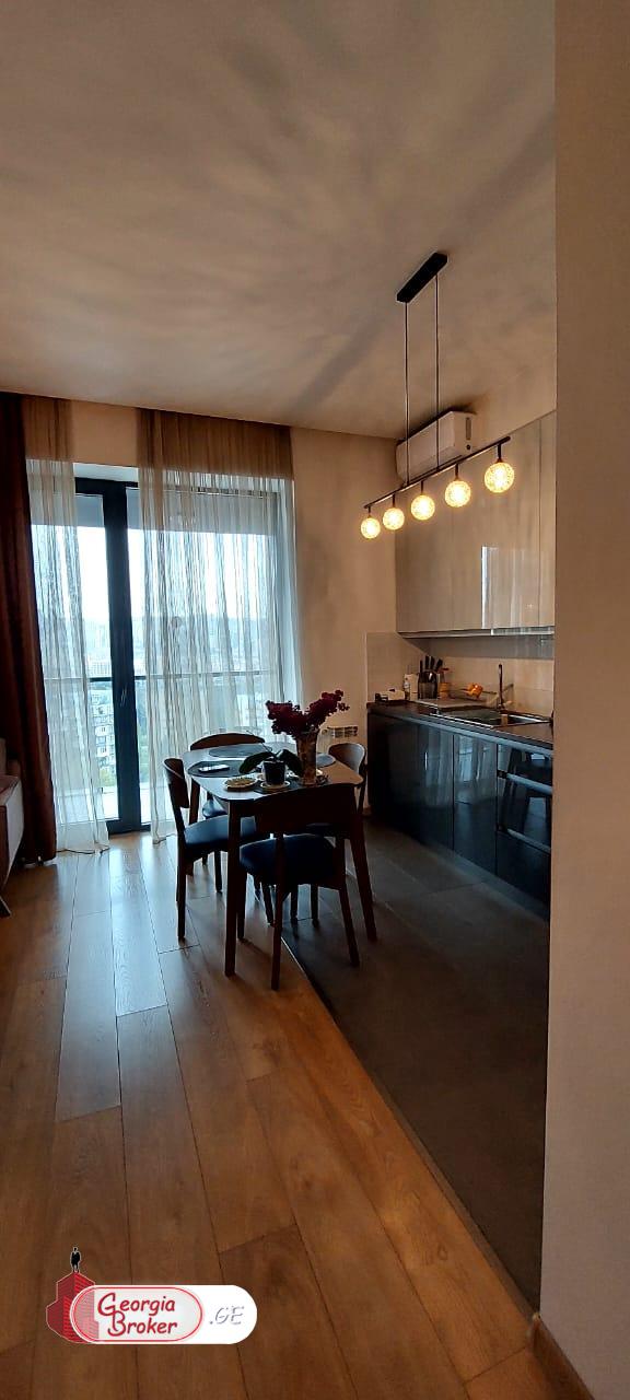 იყიდება ახალი გარემონტებული 4 ოთახიანი ბინა  ვაკის პარკთან