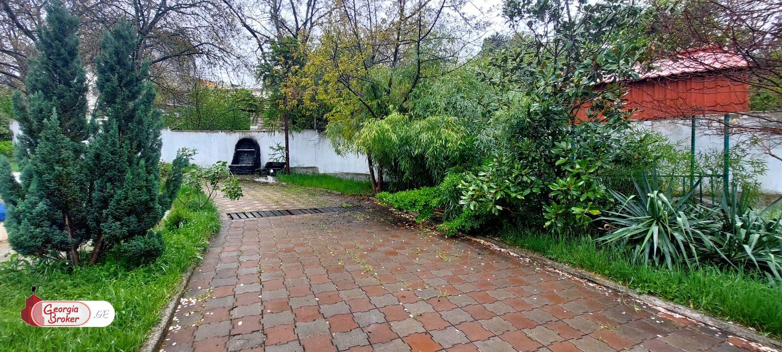 nearly repaired 7-room house for rent