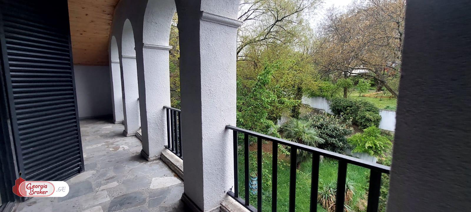 nearly repaired 7-room house for rent