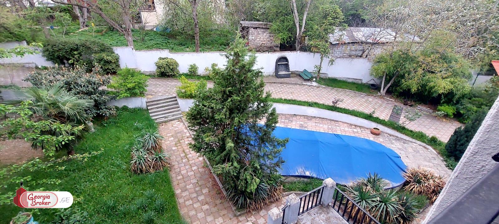 nearly repaired 7-room house for rent