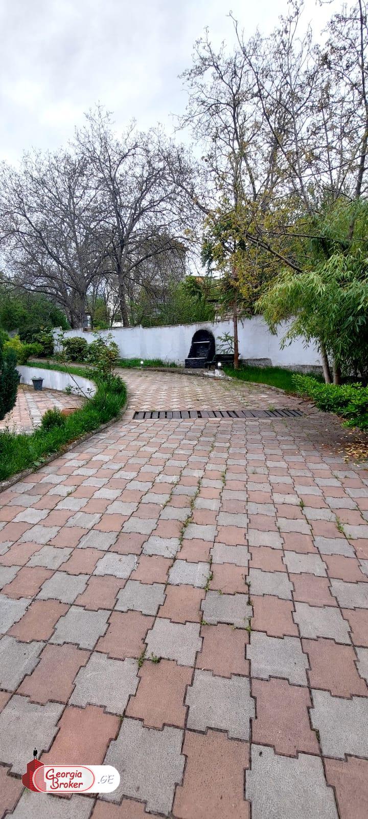 nearly repaired 7-room house for rent