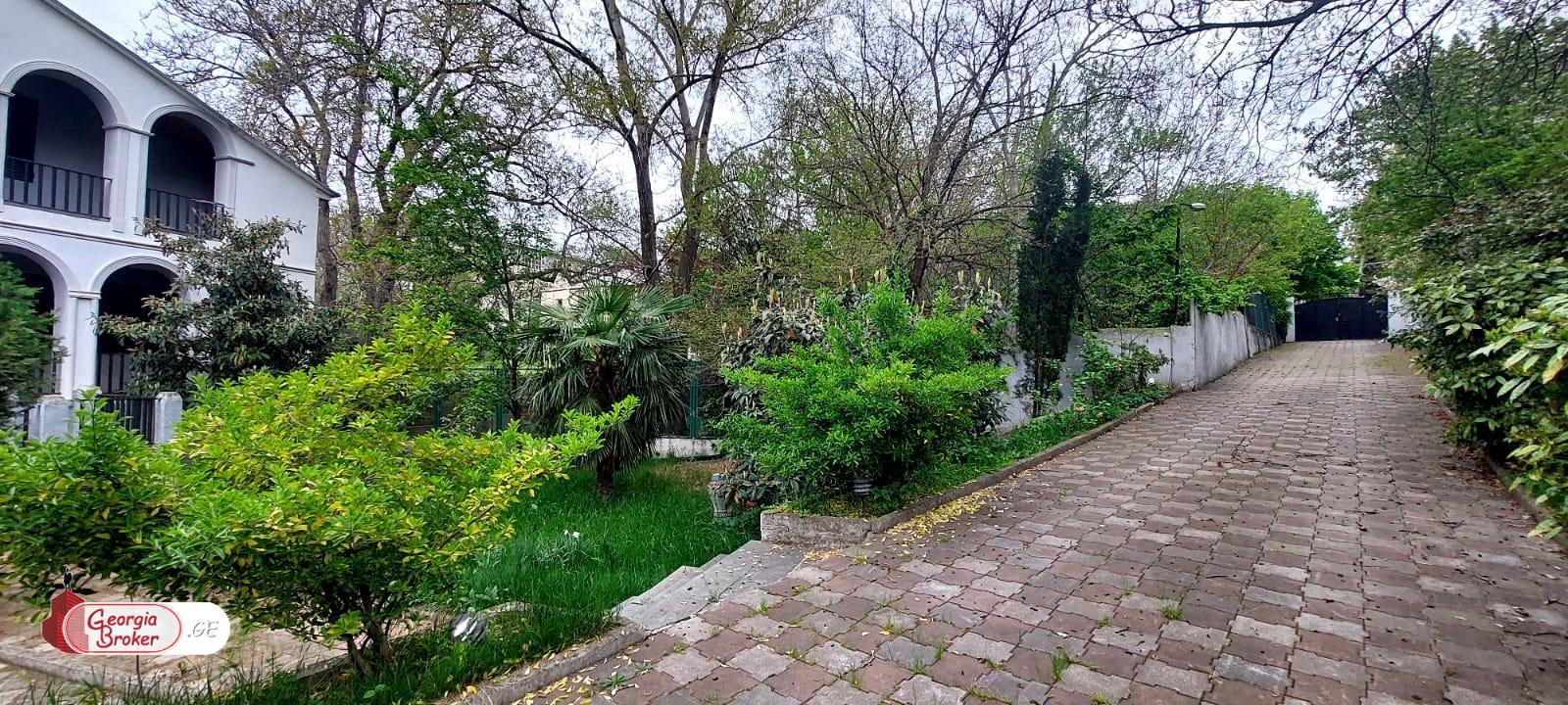 nearly repaired 8-room house for sale