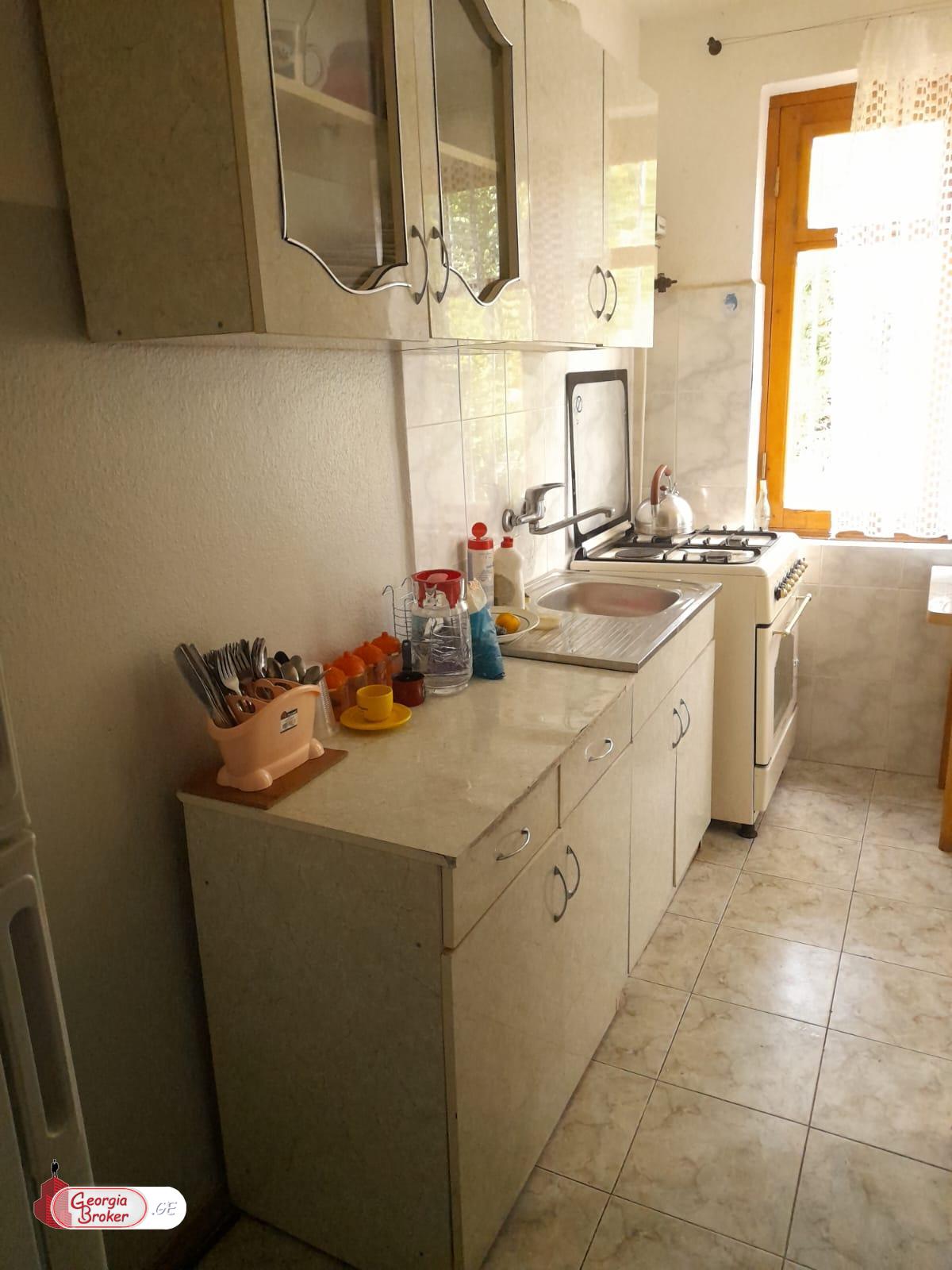 nearly repaired 6-room house for rent