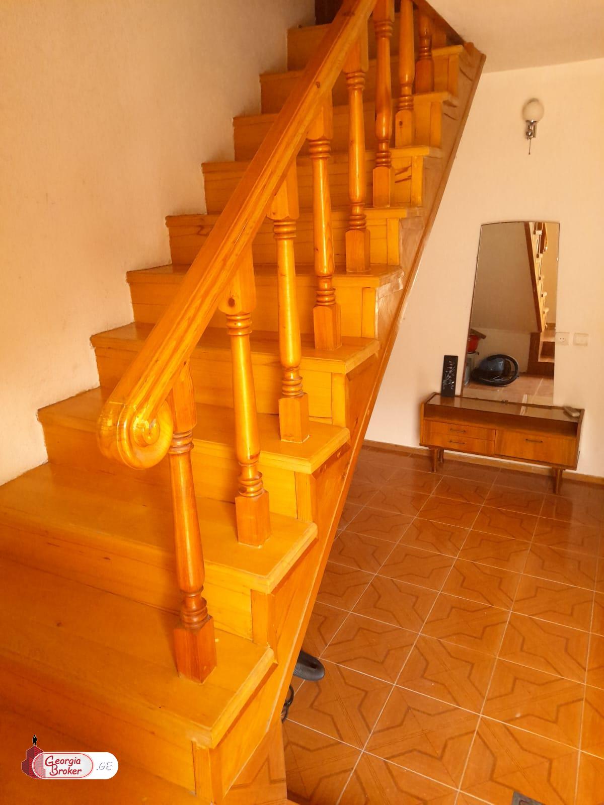 nearly repaired 6-room house for rent