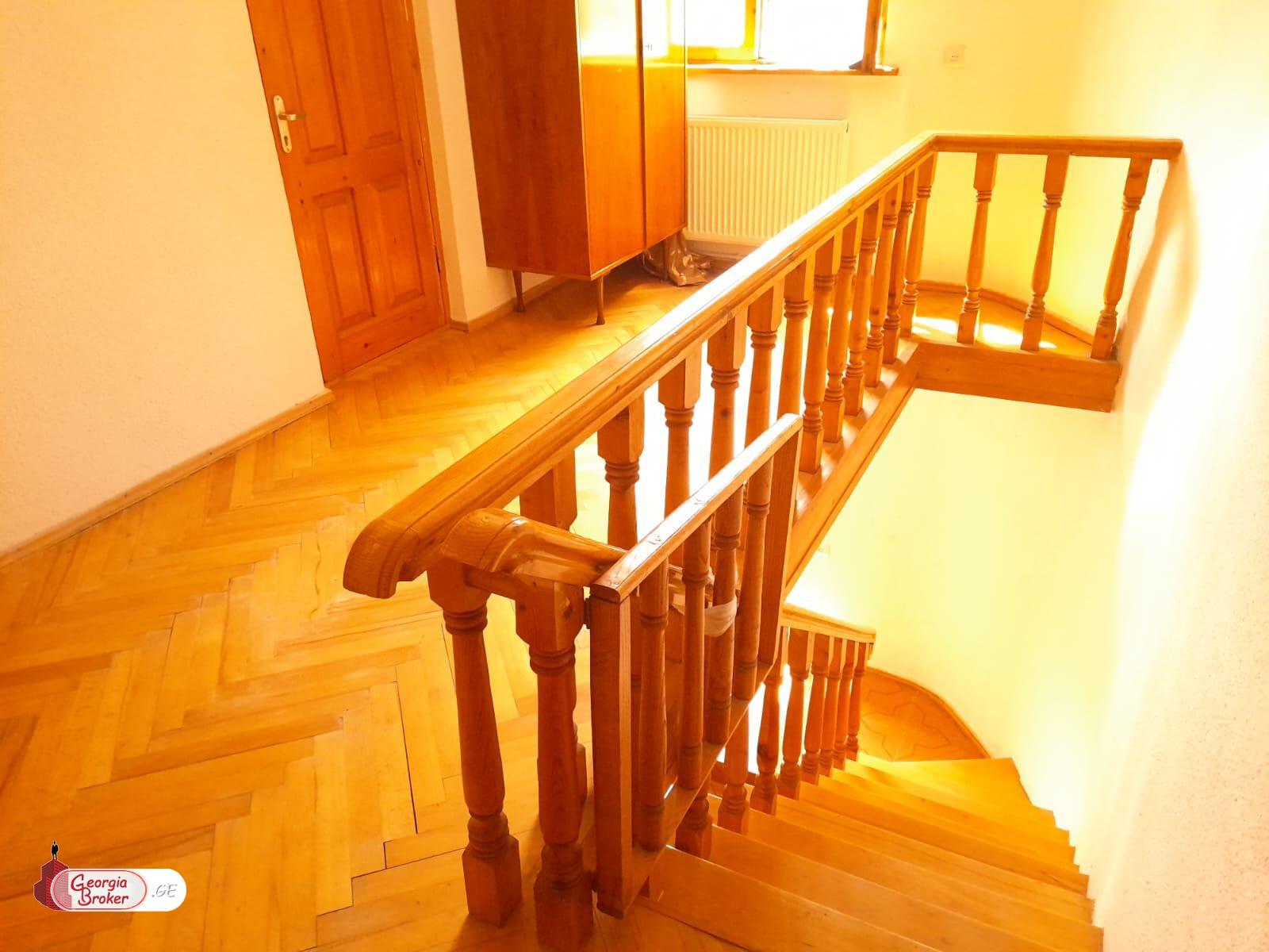 nearly repaired 6-room house for rent