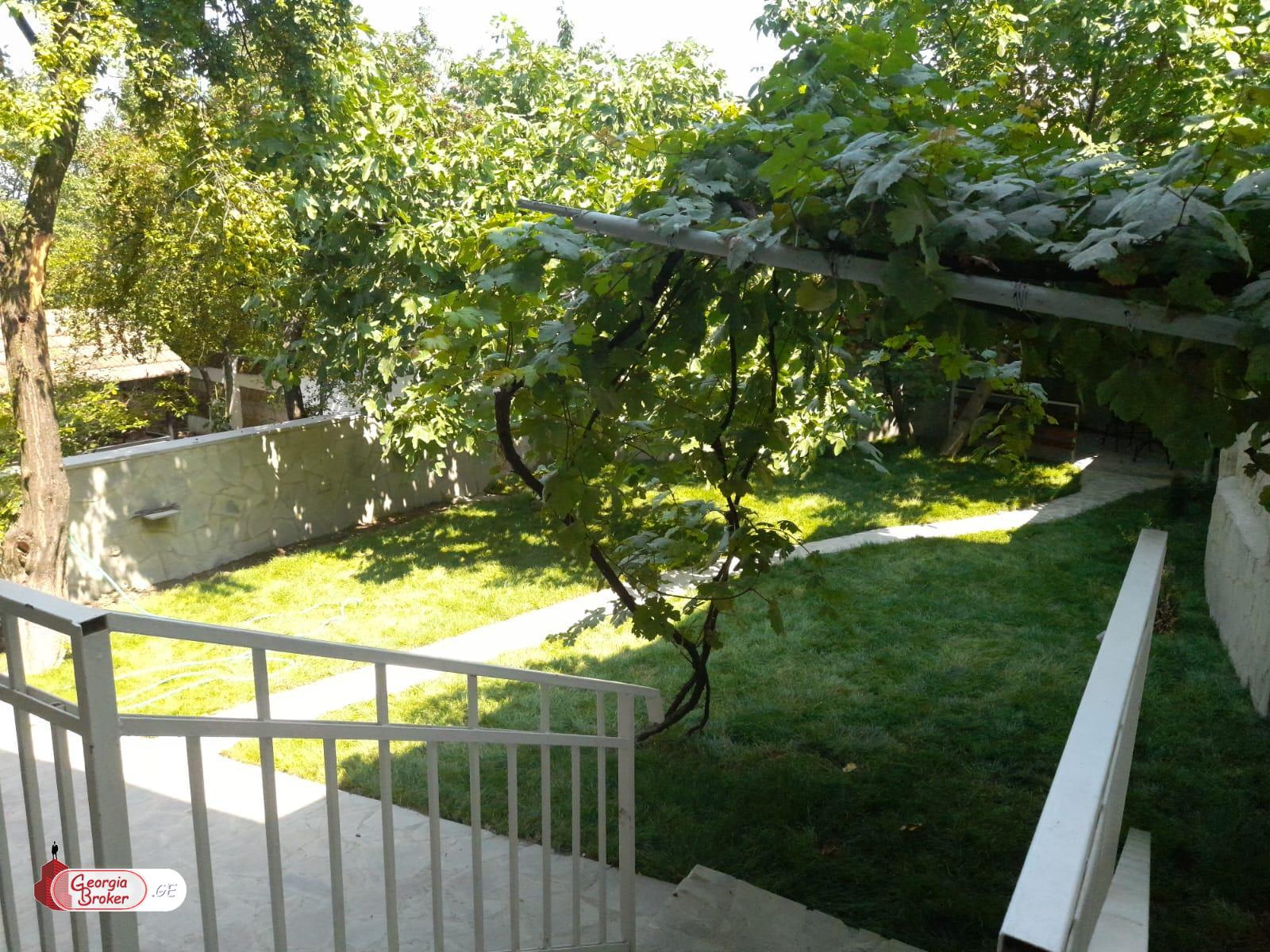 nearly repaired 6-room house for rent