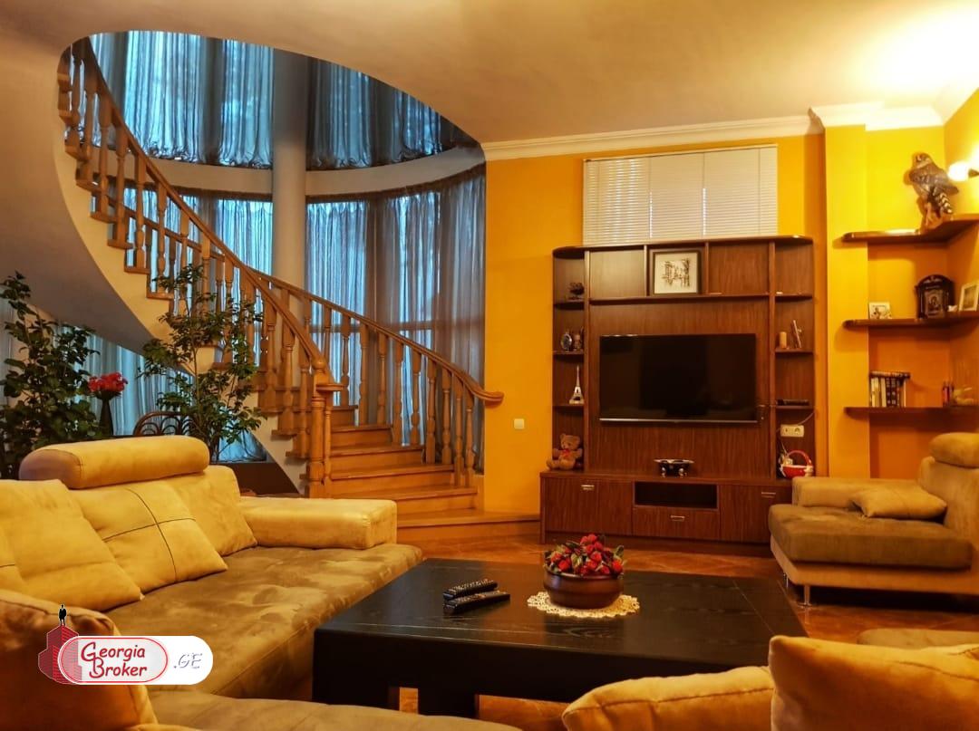 nearly repaired 8-room house for rent