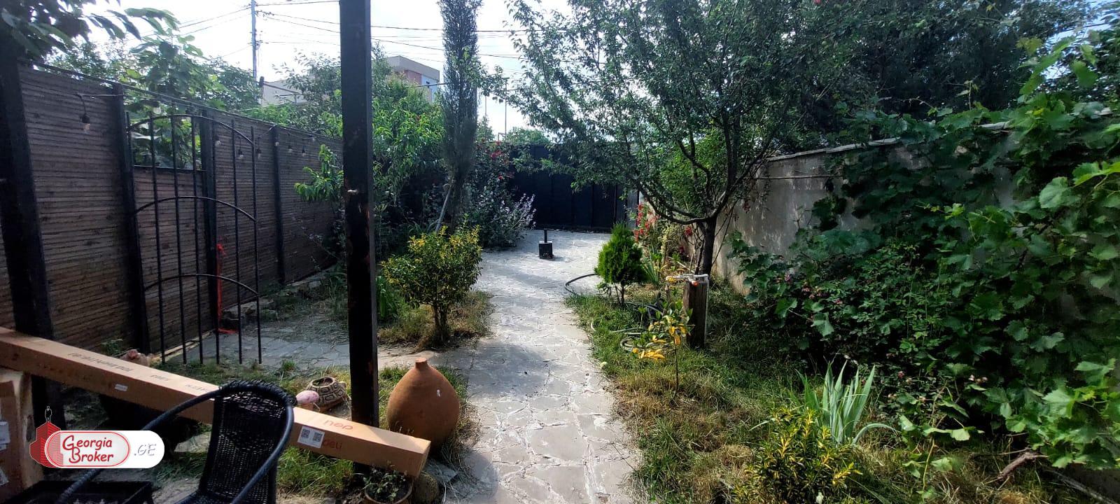 nearly repaired 9-room house for sale