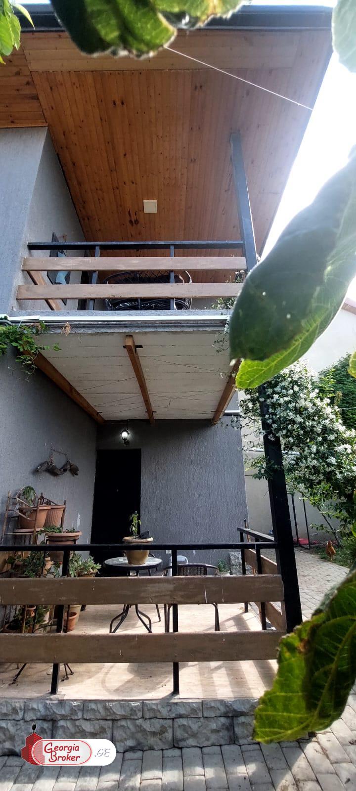 nearly repaired 9-room house for sale